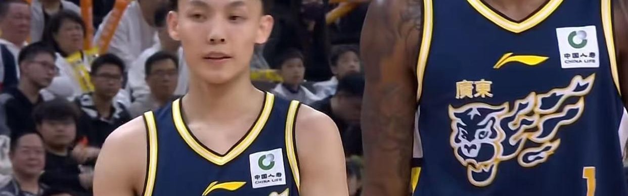 挤走胡明轩+取代徐杰！广东锋线奇兵确认上位，杜锋下课倒计时？